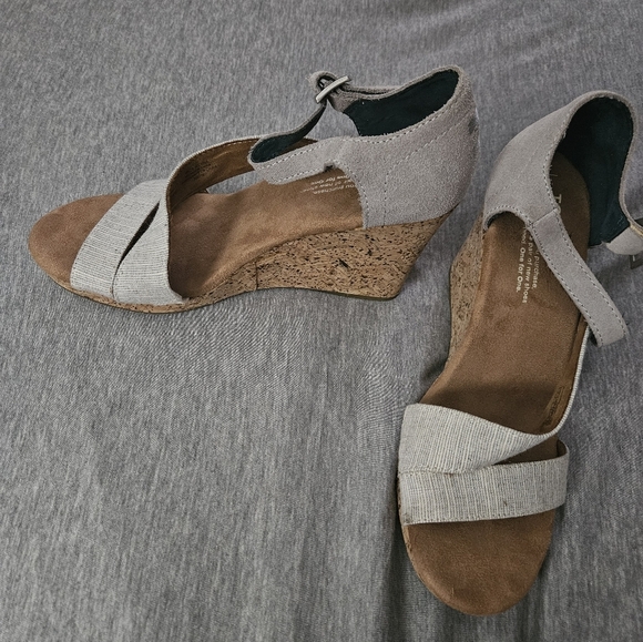 Toms Clarissa Gray and Brown Cork Wedge Sandals Size 7 - Picture 11 of 11